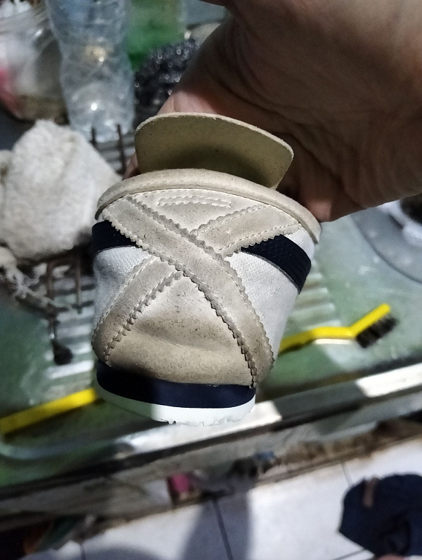 Photo 2 - Eco-friendly sneaker & bag cleaning service in Jakarta.”