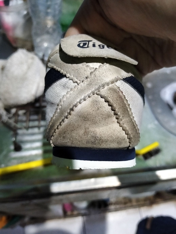 Photo 1 - Eco-friendly sneaker & bag cleaning service in Jakarta.”